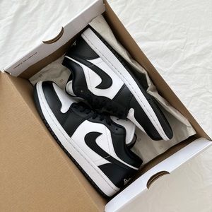 Air Jordan Low Black/White, 7 size, 37 (24 cm)